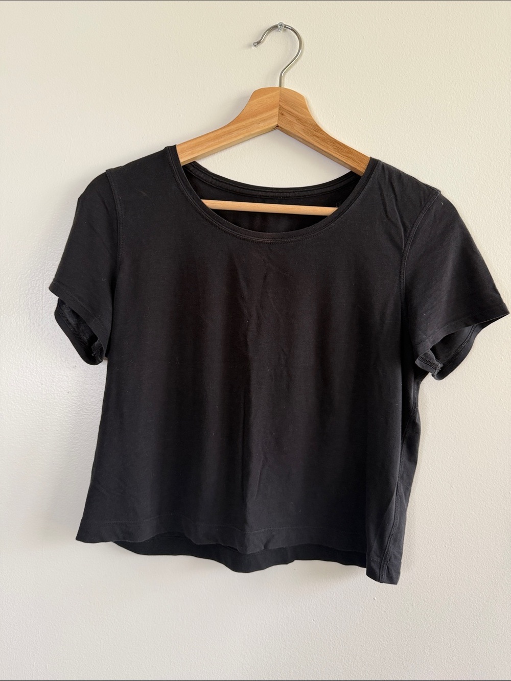 Lululemon Cropped Black Short Sleeve Women's Tee
